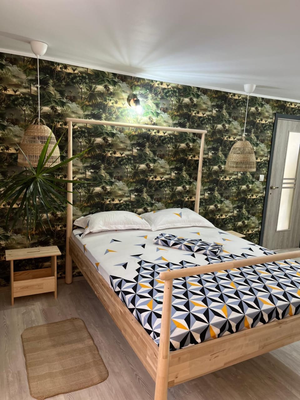 Bed, Photo of the whole room, Bedroom