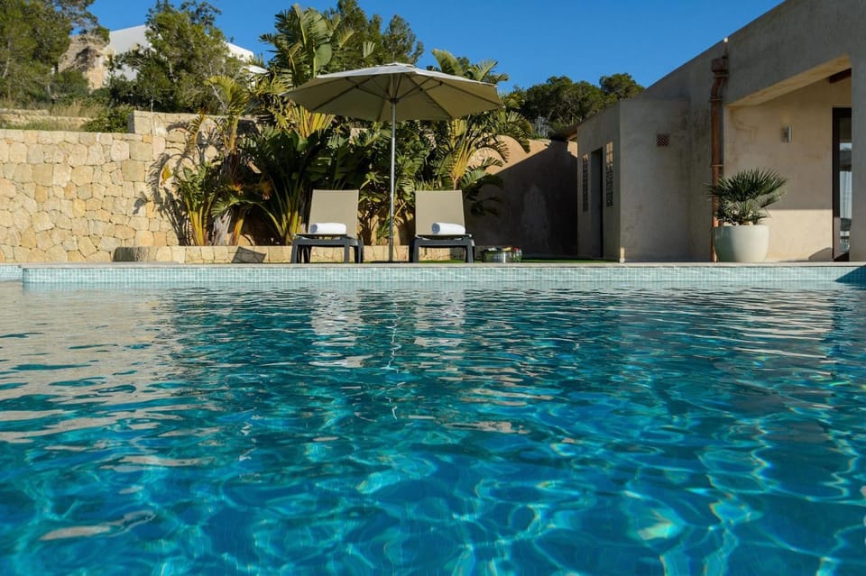 Swimming pool, Swimming pool