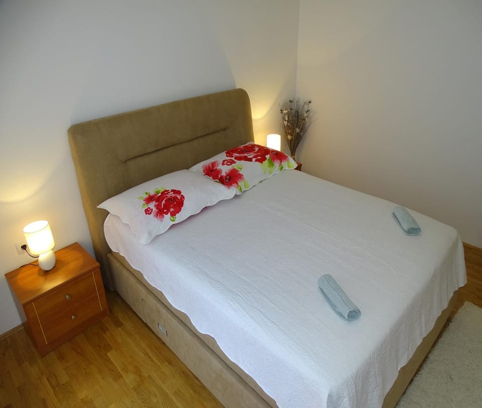 Holiday house Rončević 50 m from sea A1 Apartment in Zadar County