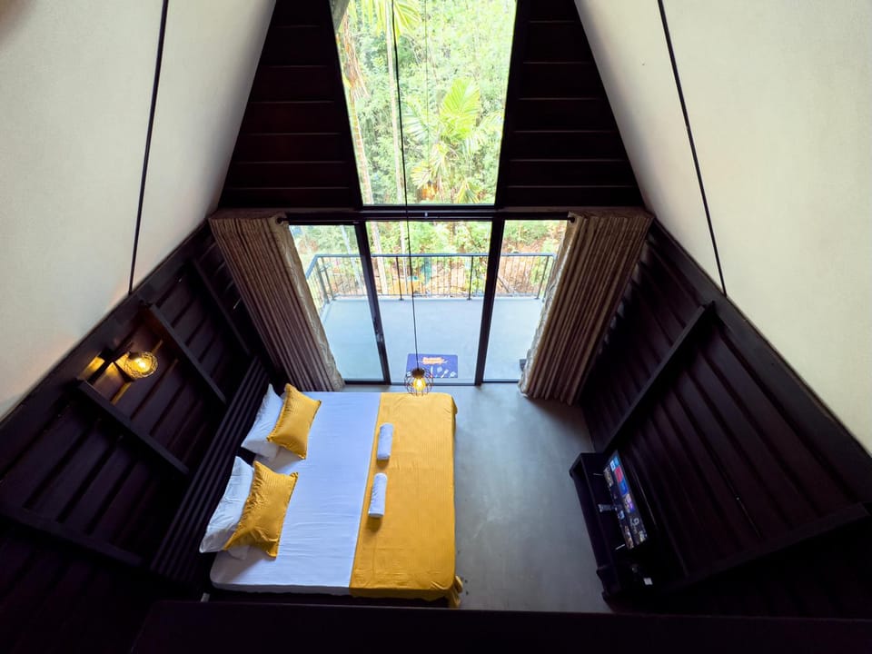 Bed, Photo of the whole room, Bedroom