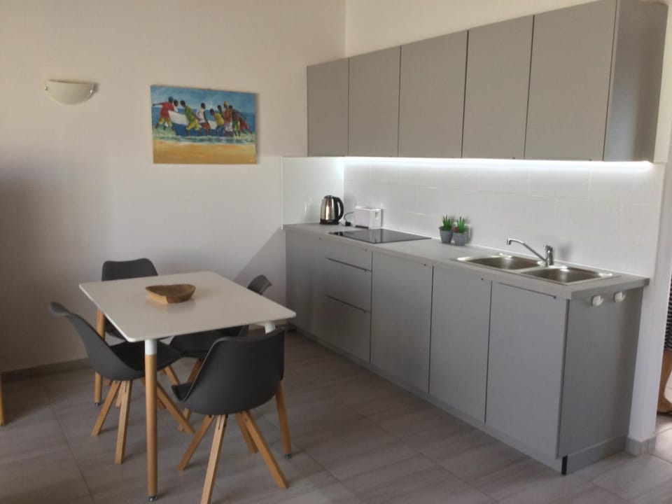 Kitchen or kitchenette, Dining area, hair dresser