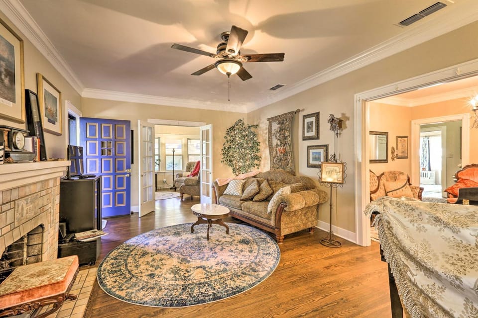 Walk to Midwestern State: Wichita Falls Cottage! House in Wichita Falls