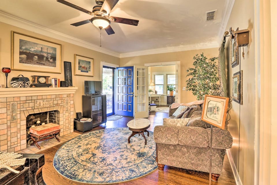 Walk to Midwestern State: Wichita Falls Cottage! House in Wichita Falls
