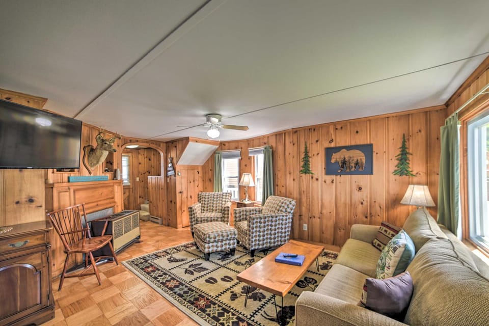 Sebago Lake Cottage w/ Patio + Beach Access! House in Sebago Lake