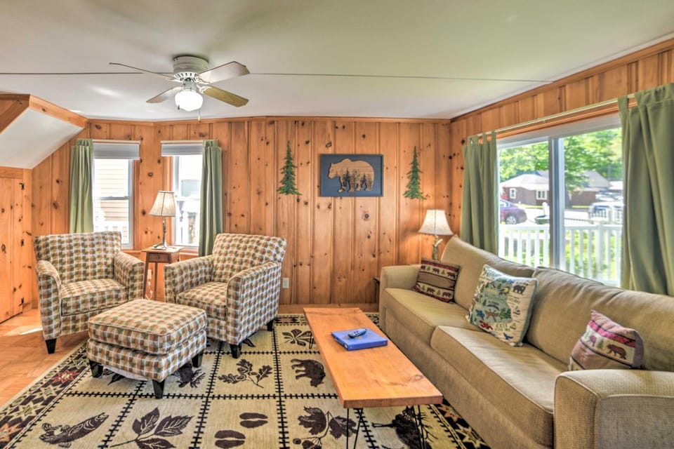 Sebago Lake Cottage w/ Patio + Beach Access! House in Sebago Lake