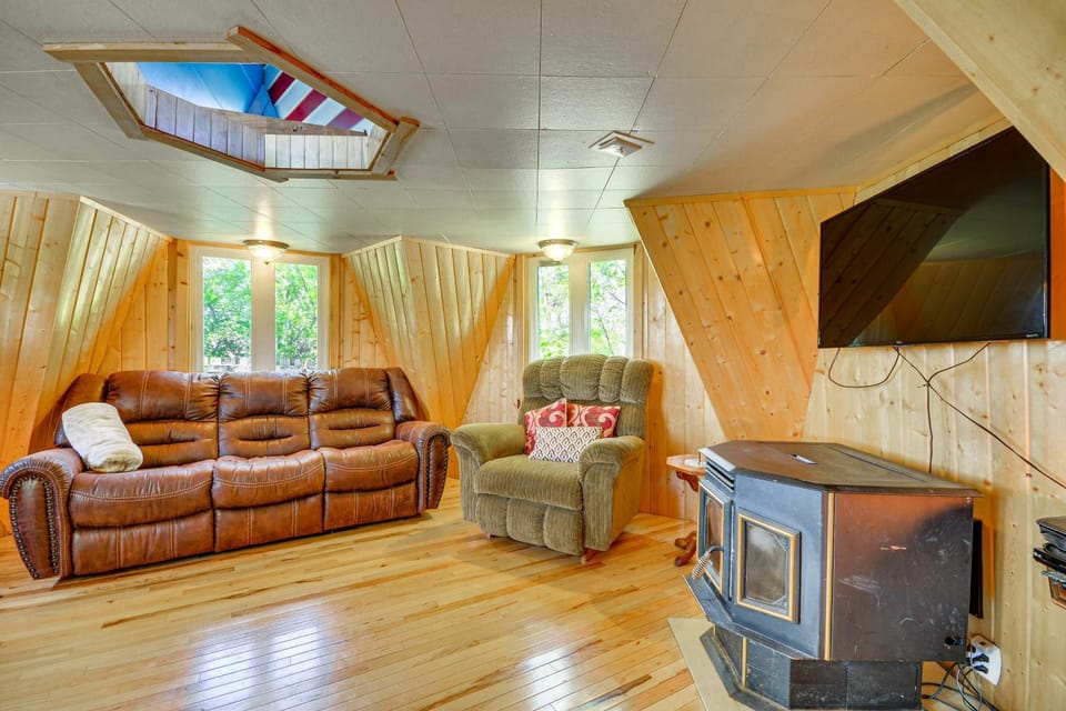 'Snowflake Cabin' - Mins to Cody & Red Lodge! Cabin in Wyoming