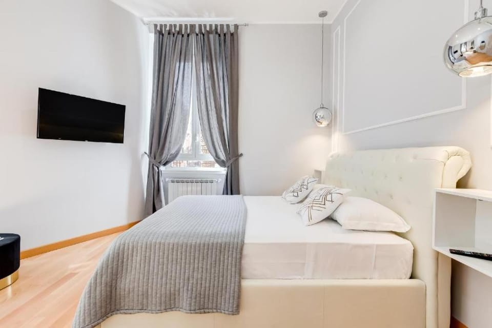 Bed, TV and multimedia, Photo of the whole room, Bedroom