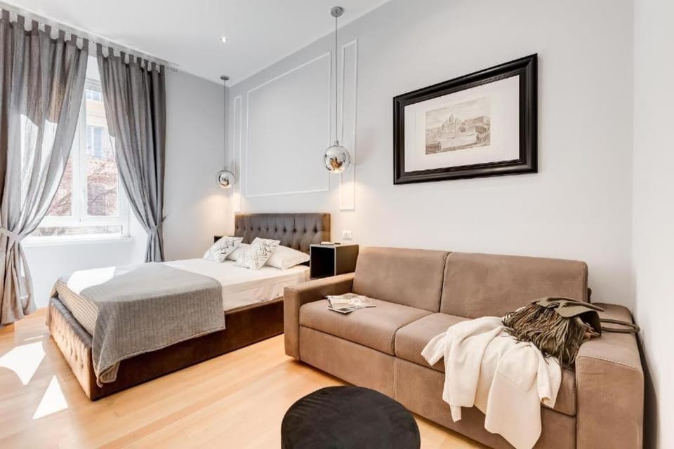 Bed, Photo of the whole room, Seating area, Bedroom