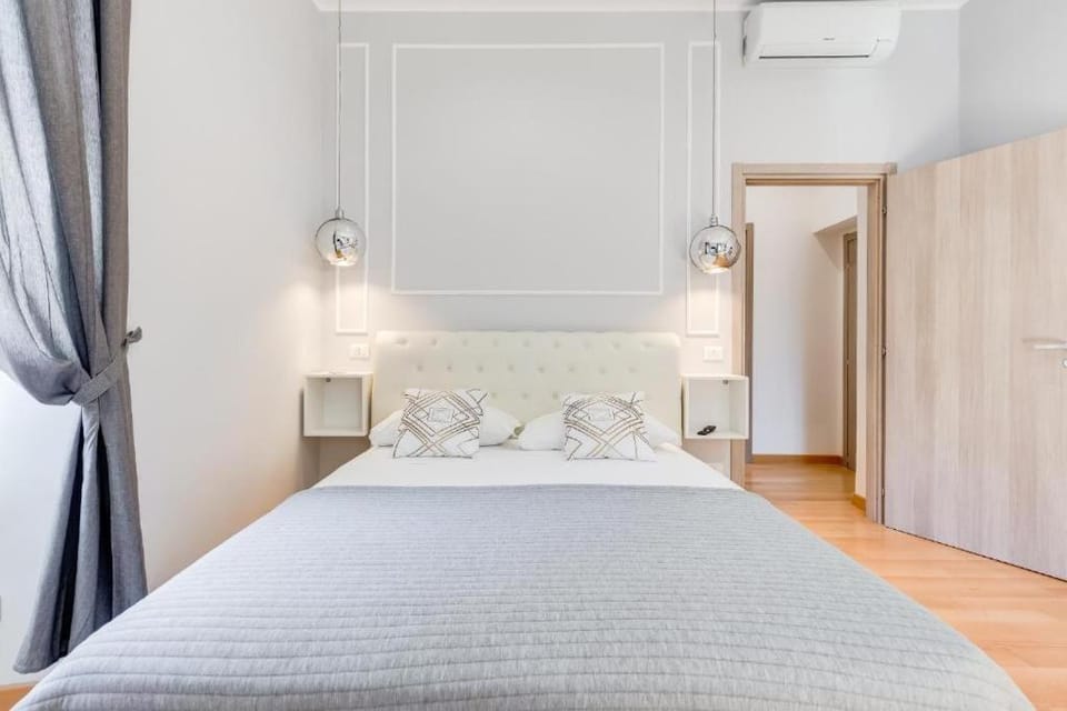 Bed, Photo of the whole room, Bedroom, air conditioner
