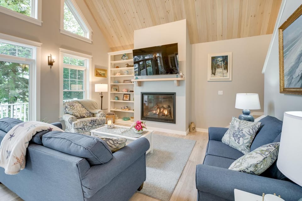 Oceanfront Prospect Harbor House w/ Deck, View House in Birch Harbor