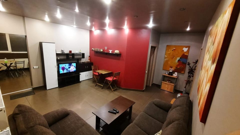 TV and multimedia, Living room, Seating area, Evening entertainment