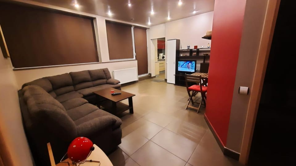 TV and multimedia, Living room, Seating area, Evening entertainment