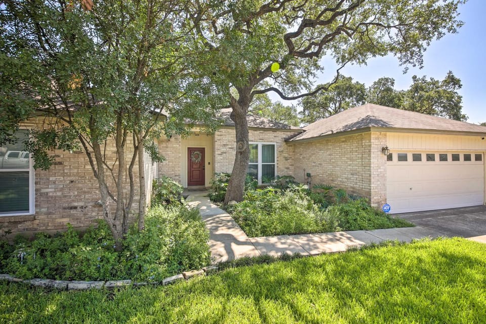Family-Friendly San Antonio Home w/ Hot Tub & Deck House in San Antonio