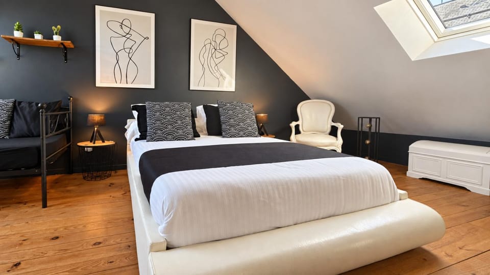 Bed, Bedroom