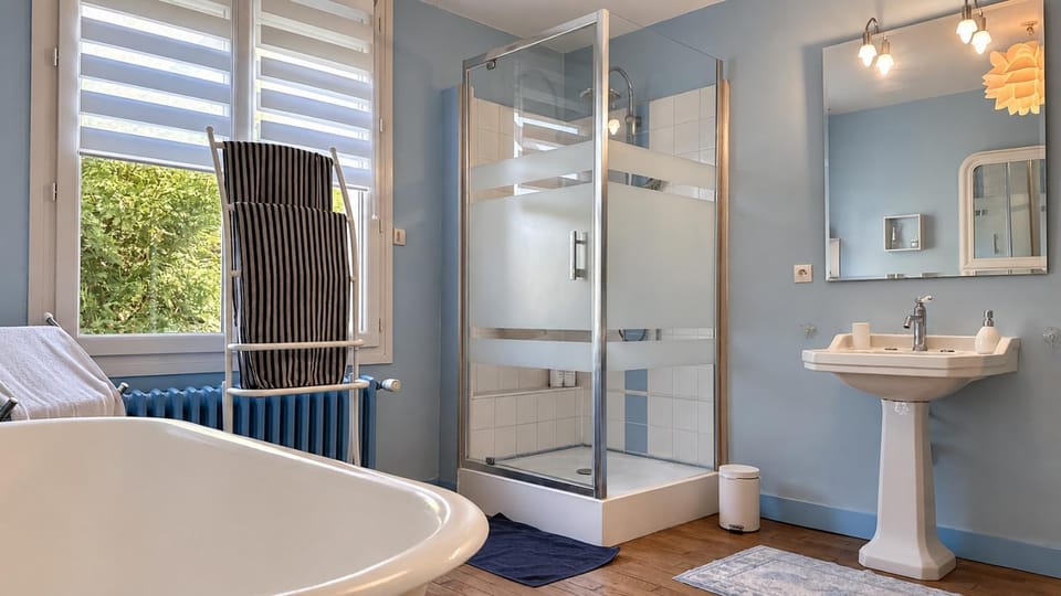 Shower, Bathroom, towels