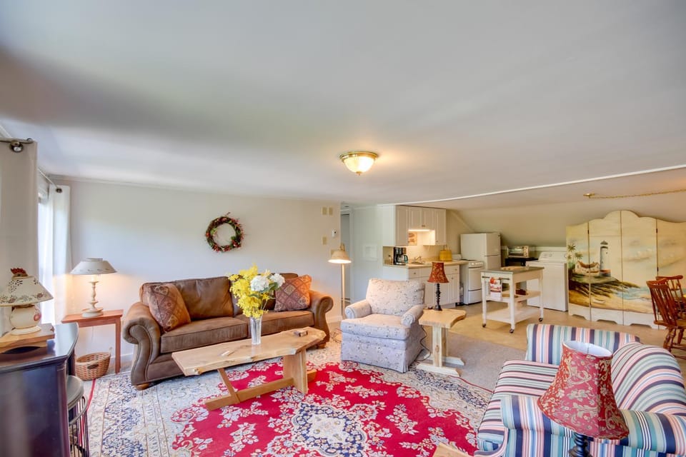 Manchester Center Retreat w/ Mtn View, Near Skiing Apartment in Barnumville