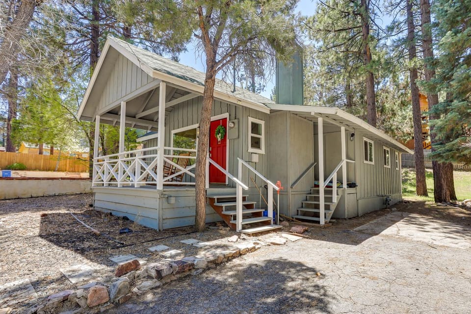 Lake Life Escape! Stunning Big Bear Cabin Cabin in Southern California