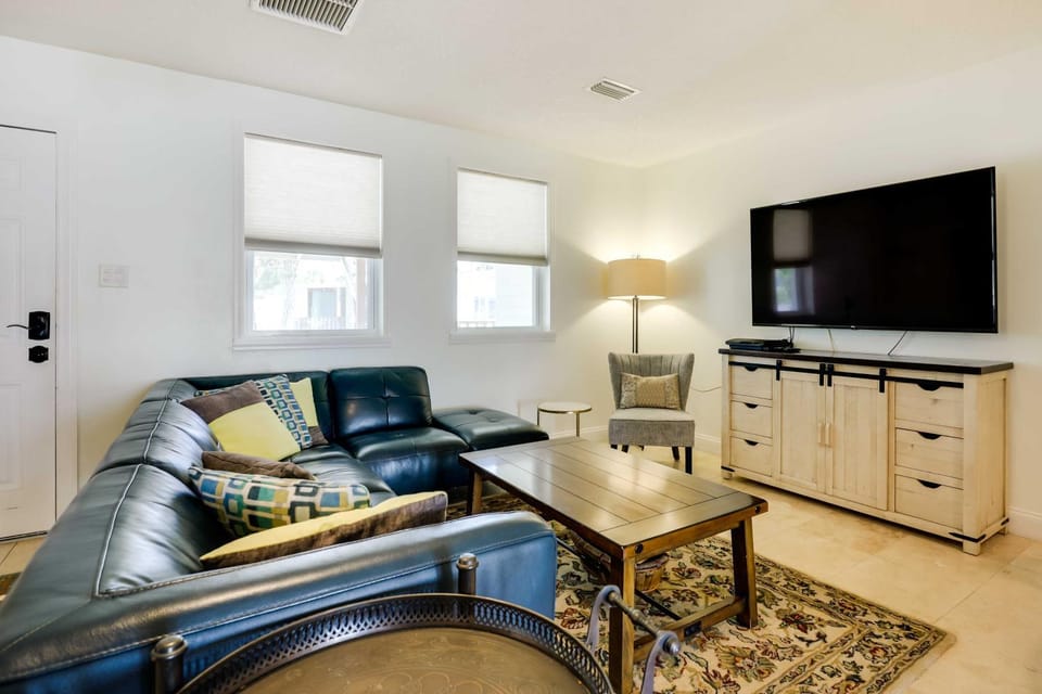 St Augustine Cottage with Fire Pit - Walk to Pier! House in Saint Augustine Beach