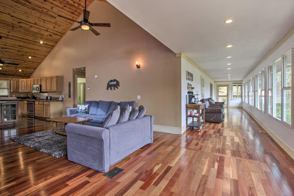 Luxe Cabin w/ Covered Pool + Smoky Mountain Vistas Cabin in Sevier County