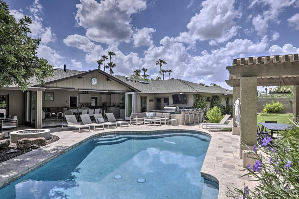 Outdoor Kitchen: Desert Dream Home in Scottsdale! House in Phoenix