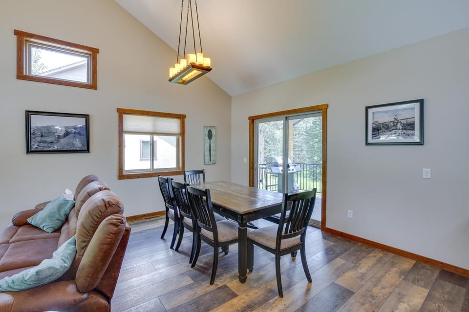Family-Friendly Lead Cabin Near ATV/Snowmobiling Cabin in North Lawrence