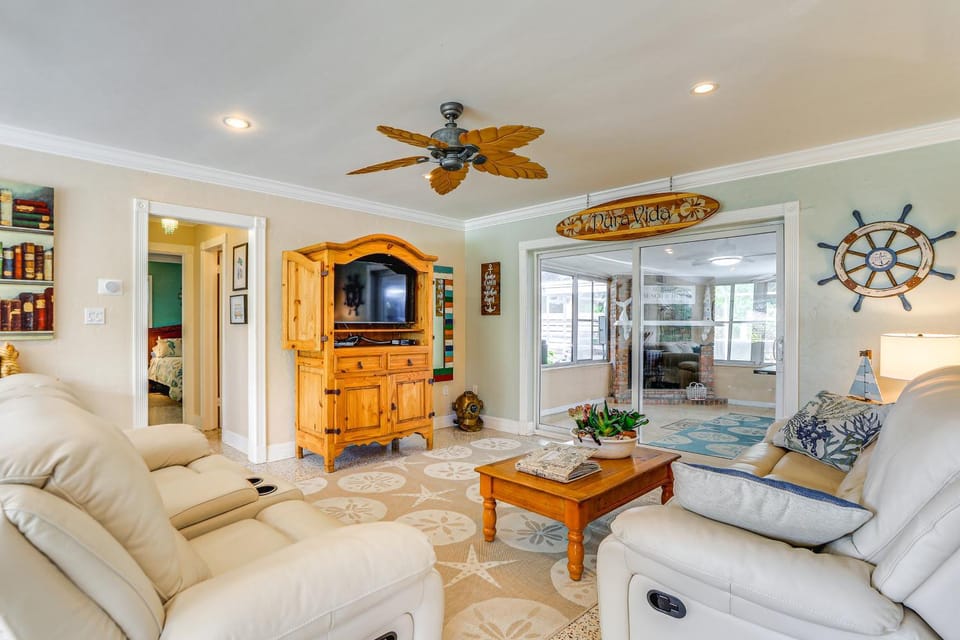 Quiet Sarasota Retreat - 6 Mi to Siesta Key Beach! House in Sarasota
