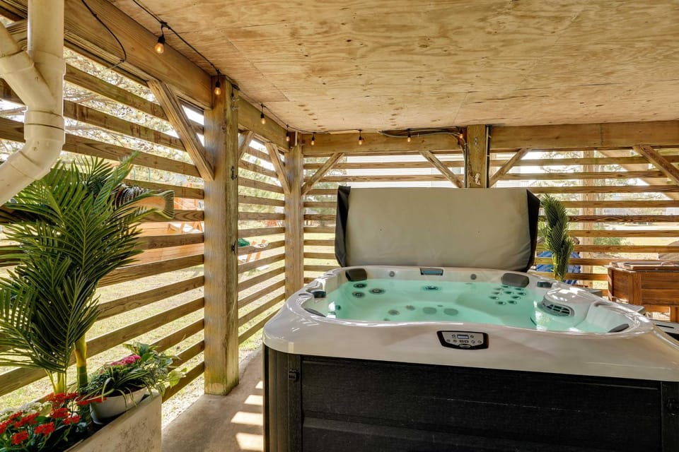 Hot Tub & Fire Pit: Outer Banks Family Getaway! House in Nags Head