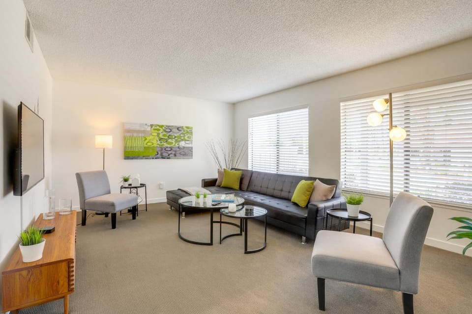 Palm Springs Abode with Pool Access, Near Golfing Apartment in Cathedral City