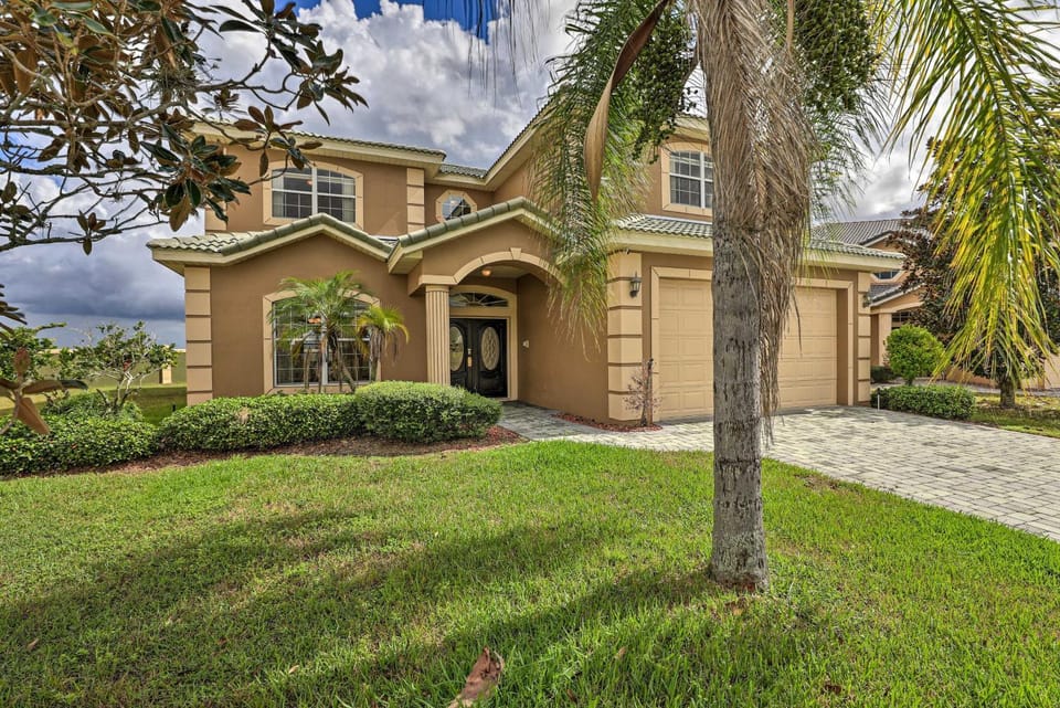 9 Mi to Parks: Disney Area Home w/ Pool & Spa! Villa in Four Corners