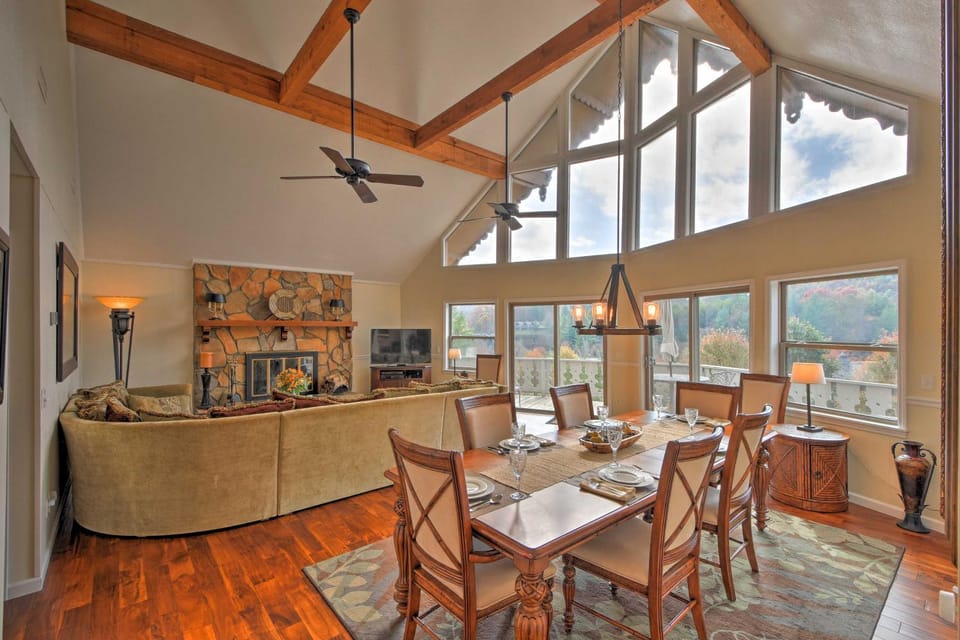 Picturesque ‘Sky Haus’ Sanctuary w/ Mountain Views House in Sky Valley
