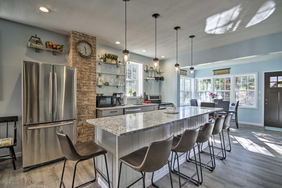 Quiet Escape with Hot Tub, 5 Miles to Raystown Lake! House in Raystown Lake