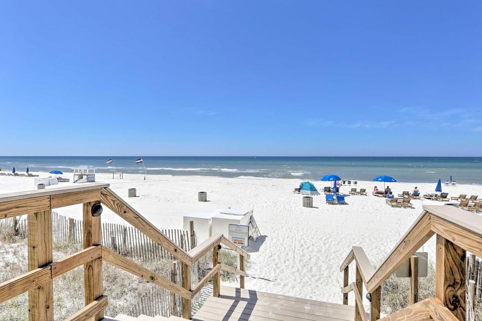 Gulf Views! 9th-Floor Majestic Beach Resort Condo House in Long Beach