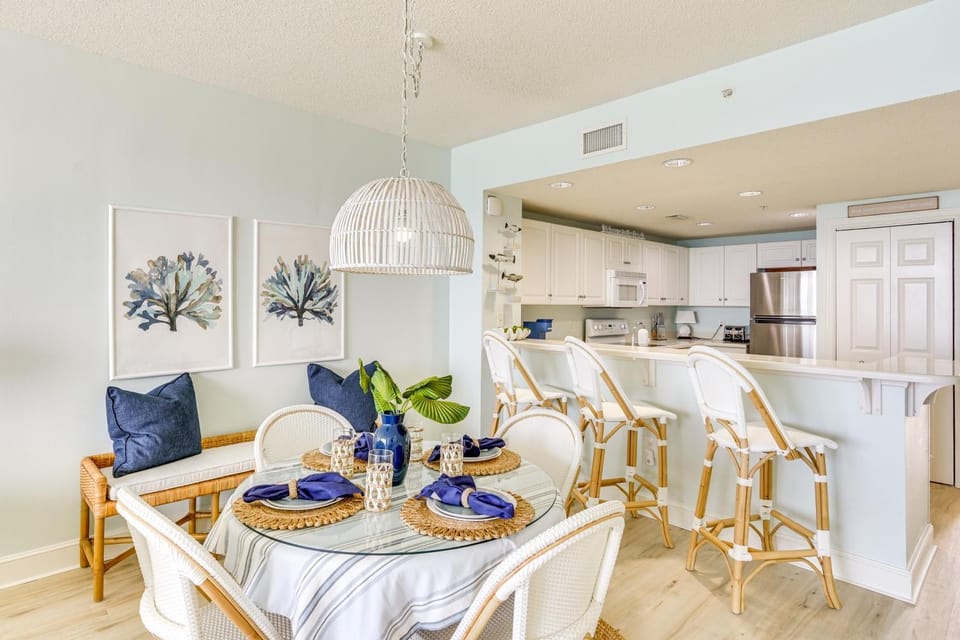 Gulf Views! 9th-Floor Majestic Beach Resort Condo House in Long Beach