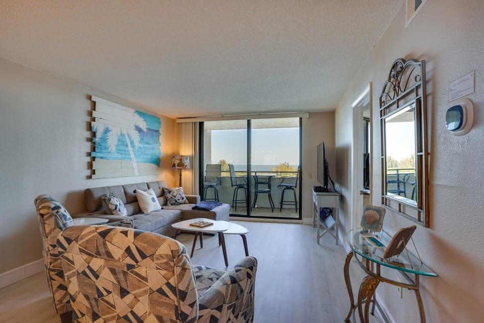 Cozy Condo w/ Gulf View, Bird Watching + Telescope House in Hudson