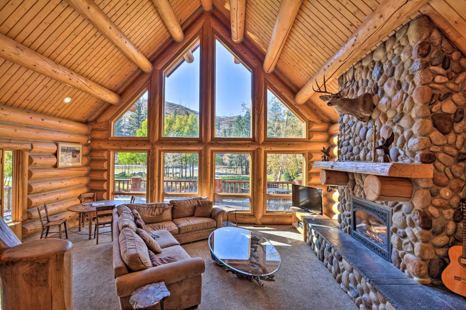 Custom Bitterroot Valley Cabin w/ Hot Tub & Views! Cabin in Salmon River