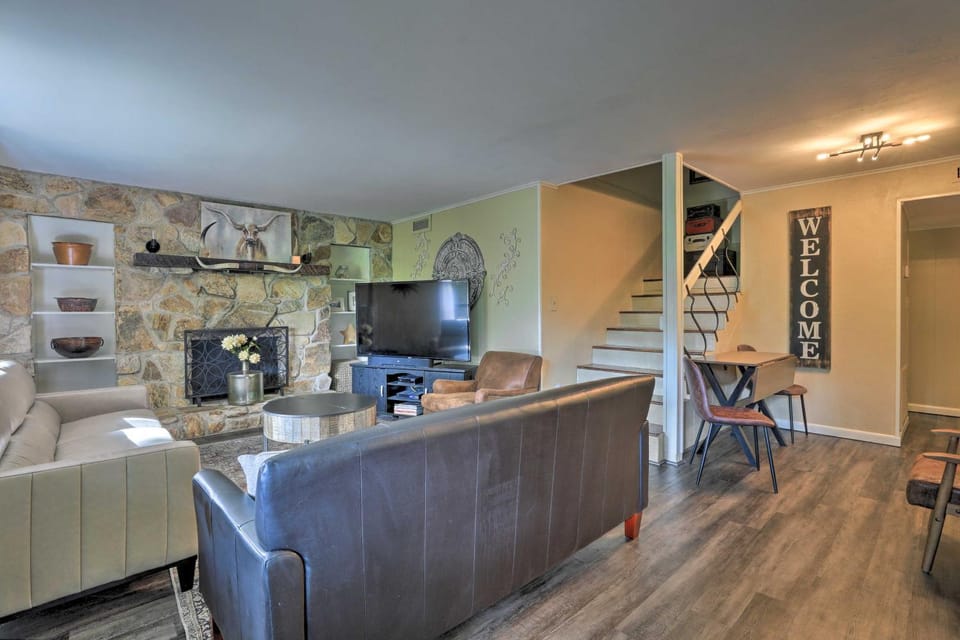 Chic A-Frame Escape w/ Fire Pit - Private Property House in Lakeland