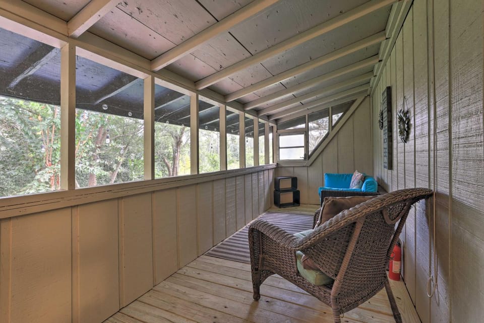Chic A-Frame Escape w/ Fire Pit - Private Property House in Lakeland