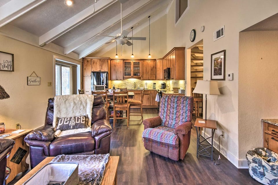 Steps to Ski Resort: Sugar Mountain Condo! House in Sugar Mountain