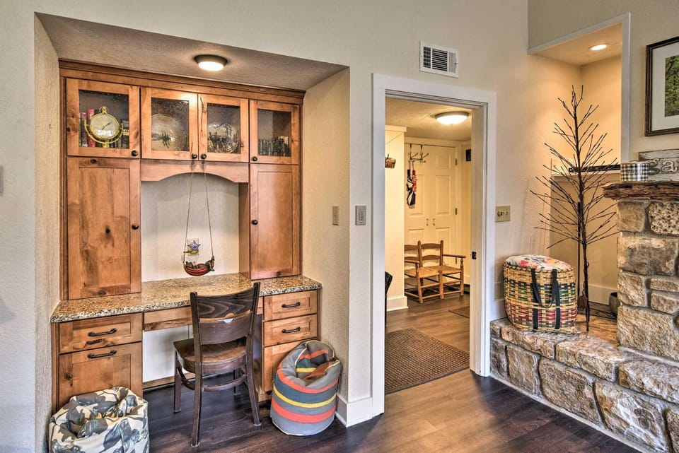 Steps to Ski Resort: Sugar Mountain Condo! House in Sugar Mountain