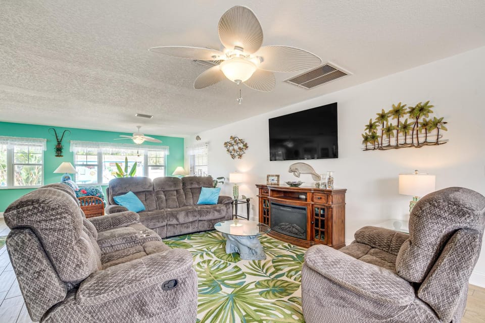 Boat Dock & Kayaks: Canalfront Home in Homosassa House in Homosassa