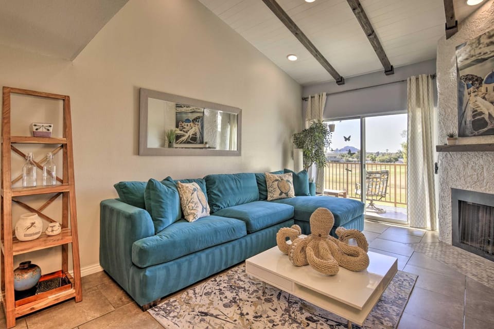 Golf Course, Mountain Views: Scottsdale Condo! House in Scottsdale