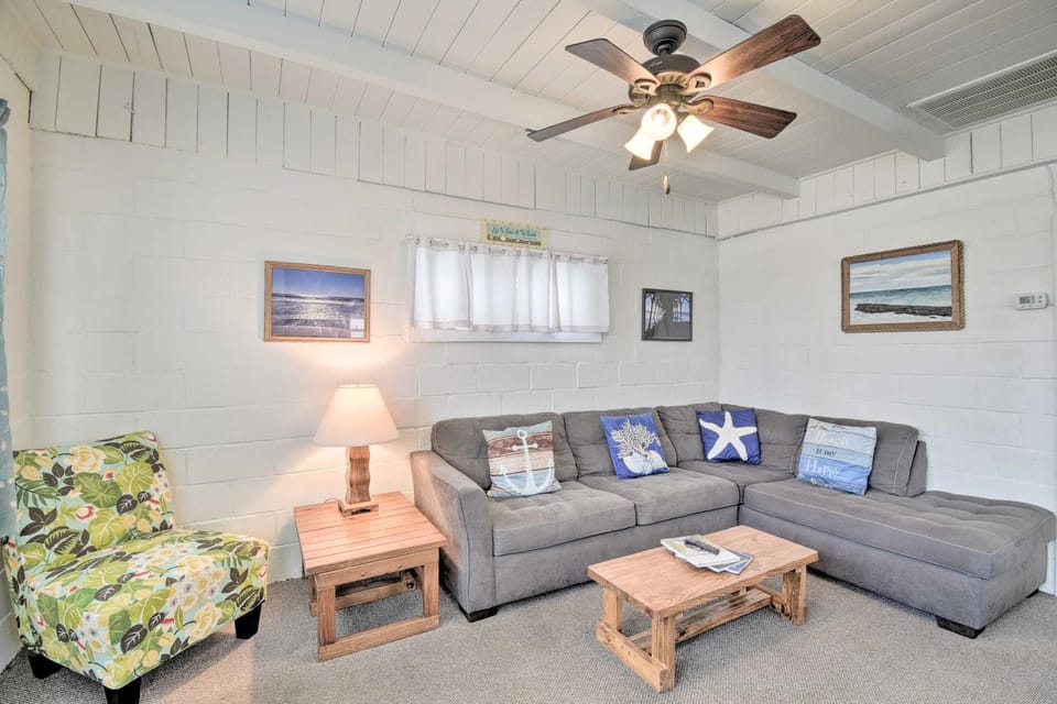 Steps to Ocean: Breezy Myrtle Beach Bungalow! House in North Myrtle Beach