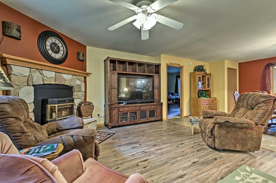Lakefront Family Getaway w/ Private Deck & Dock! House in Wisconsin