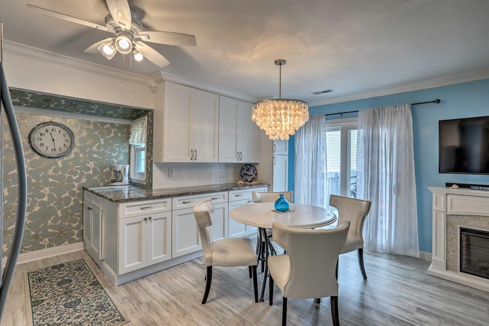 Breezy Murrells Inlet Condo w/ Deck: Walk to Beach House in Garden City