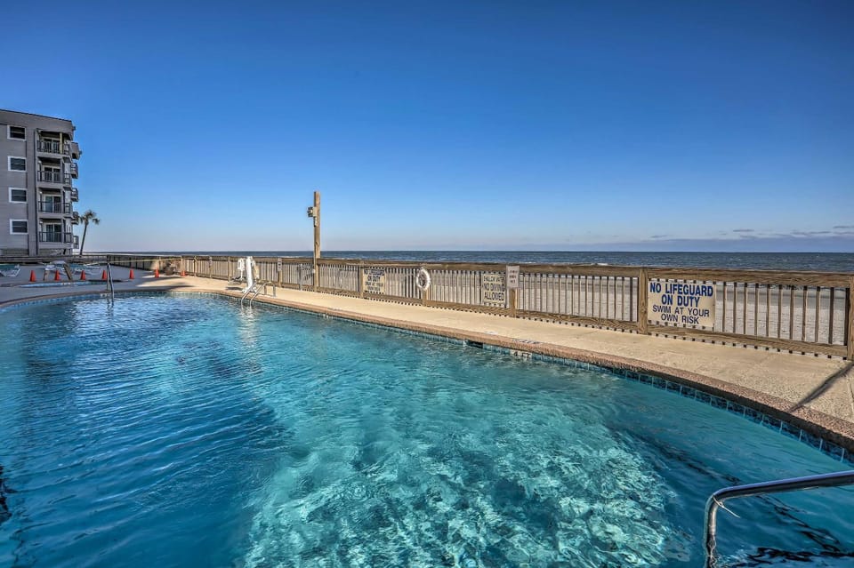 Oceanfront Oasis w/ Deck and Resort Beach Access! House in Garden City