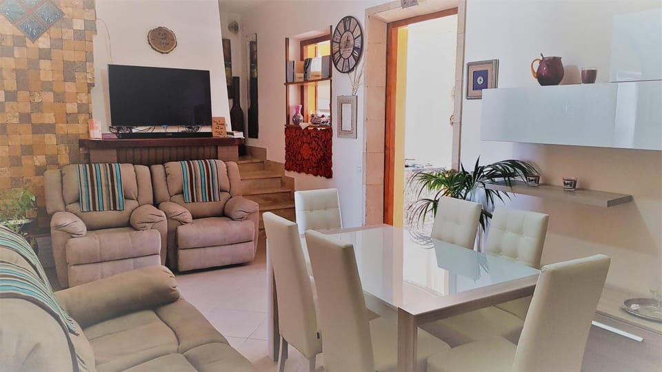 Communal lounge/ TV room, Lobby or reception, Lounge or bar