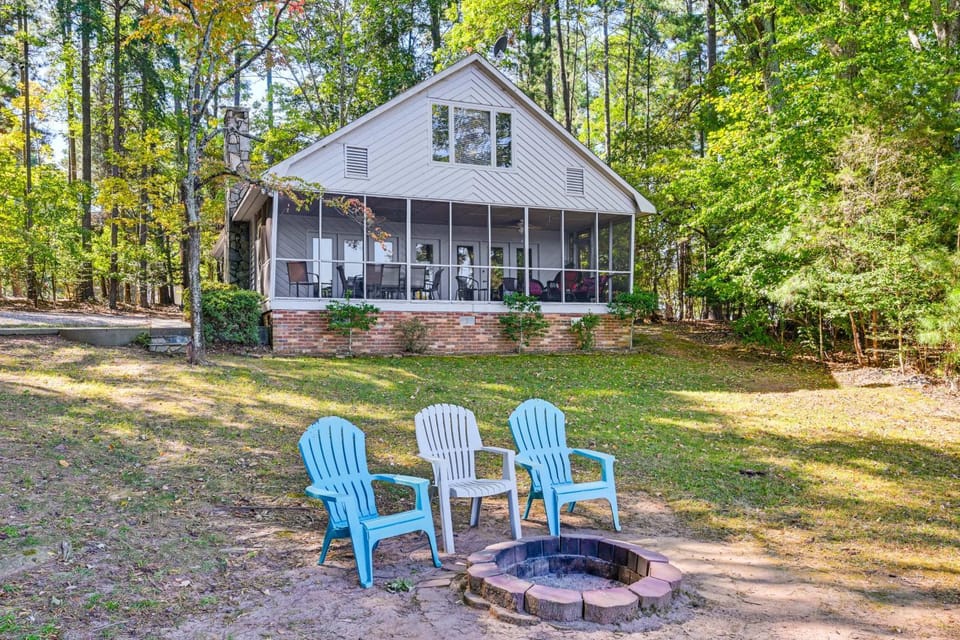 Private Dock & Beach! Lake Norman Cottage Hideaway House in Westport