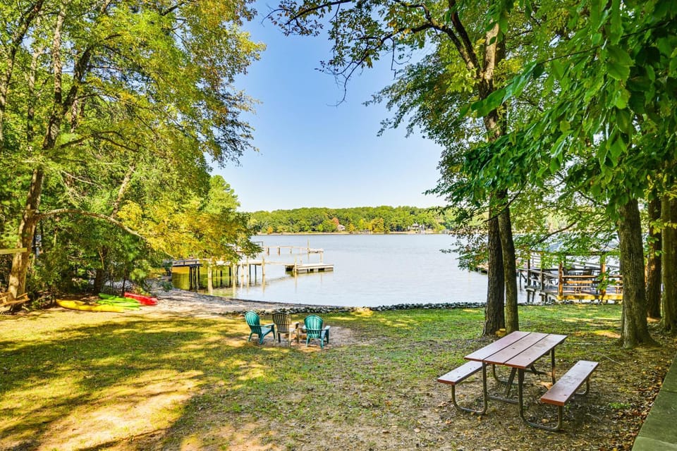 Private Dock & Beach! Lake Norman Cottage Hideaway House in Westport