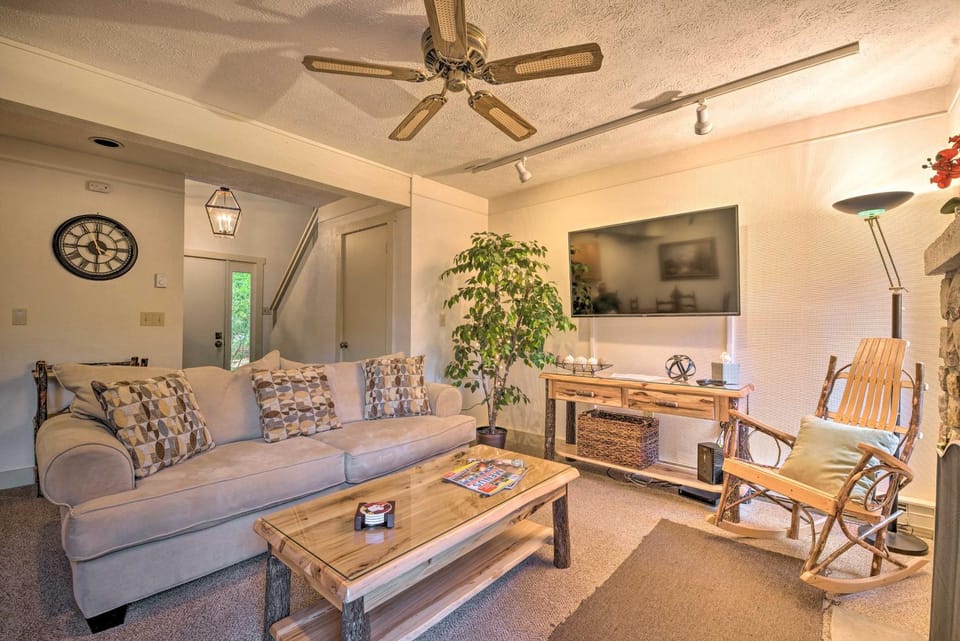 1 Mi to Jack Frost Ski Resort: Water-View Retreat House in Kidder Township