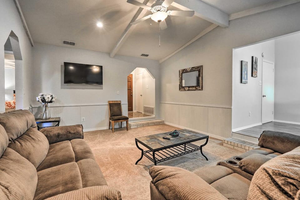 Granbury Getaway w/ Lake Views: 2 Mi to Downtown! House in Granbury